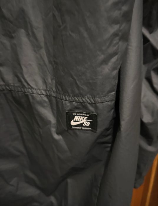 Casaco fino preto Nike Sb