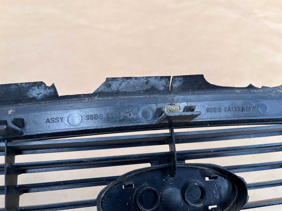 Ford Mondeo mk2 sedan grill atrapa