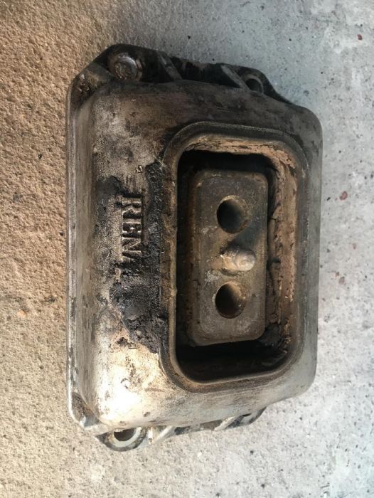 подушка двигателя Рено Магнум