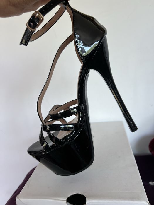 Bardzo wysokie szpilki platformy 38 / 39 czarne lakierki nowe