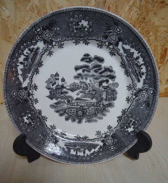 Prato da Fábrica de Loiça de Sacavém - Motivo "Estátua"