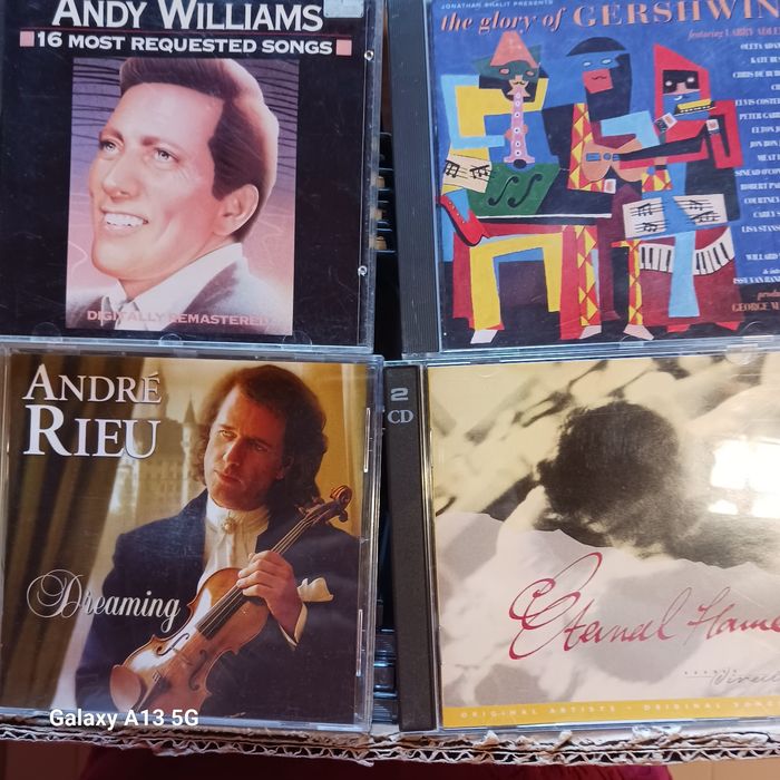 Vários CDS 2€ vários artistas