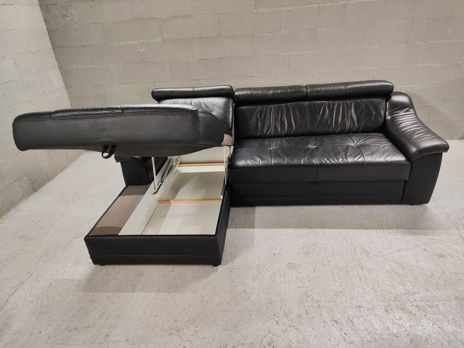 Диван шкіряний, розкладний.