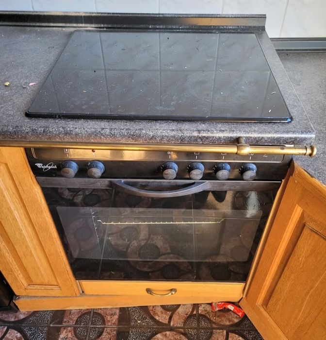 Piekarnik Whirlpool z płytą elektryczną