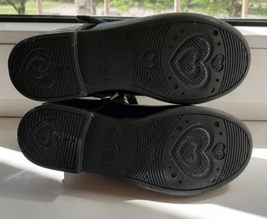 Шкіряні, лаковані туфлі