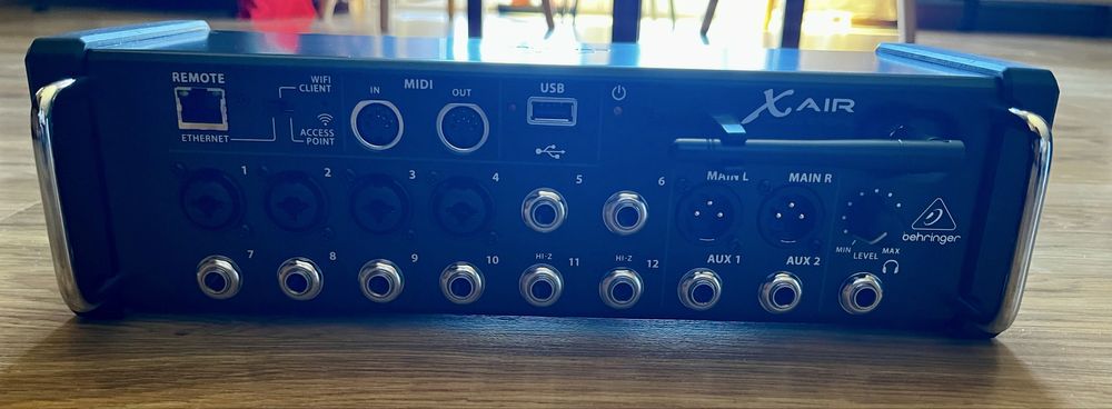 Mesa de mistura digital BEHRINGER Air XR 12