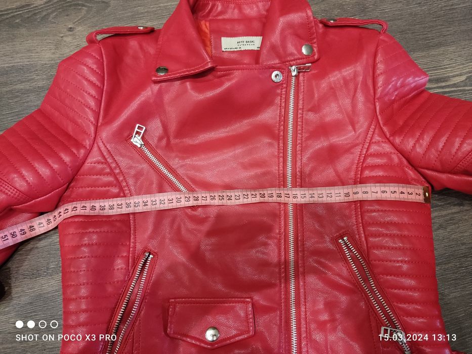 Кожанка нова червоного кольору