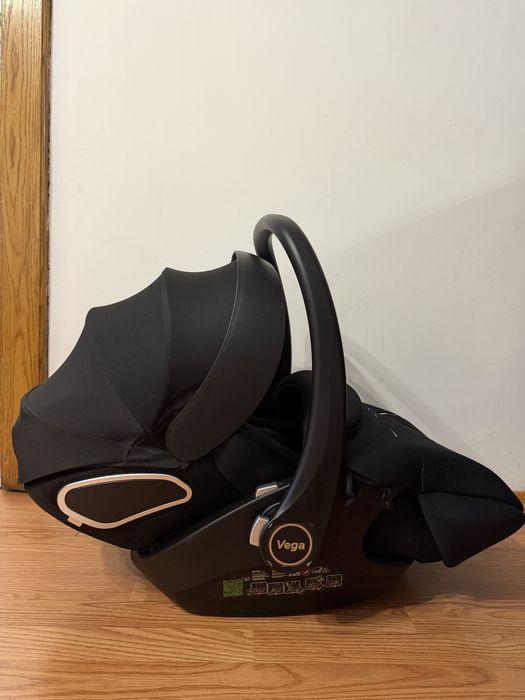 Продам автолюльку Carello Vega!