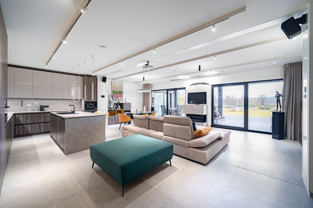 Продаж сучасної садиби у с.Велика Солтанівка - 1,1841 Га.