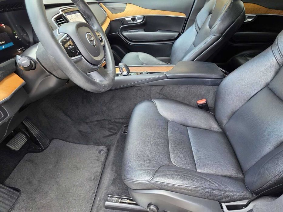 Volvo XC90 T8      2022