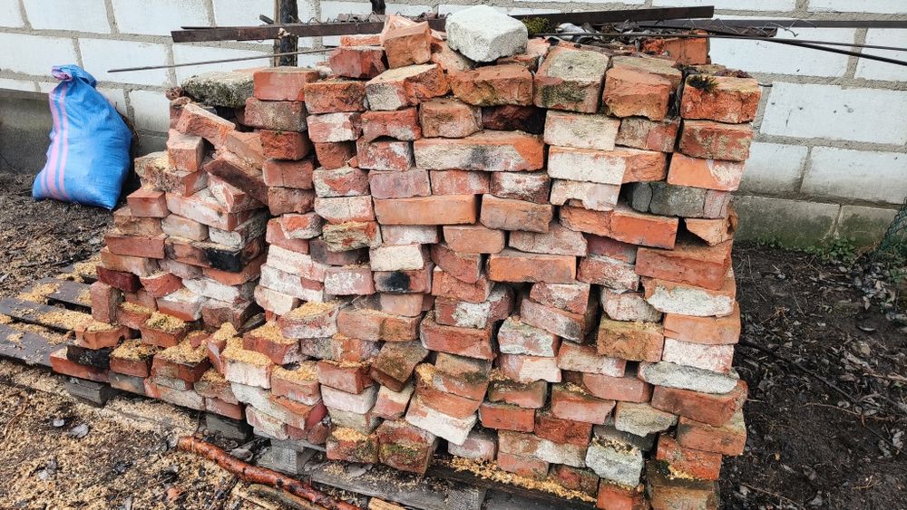 Cegła stara ze starego domu