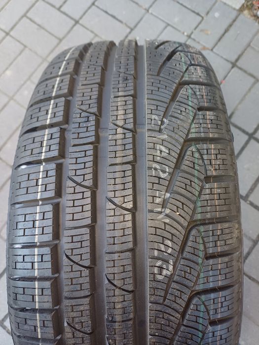 Pirelli Sottozero 235/40R19