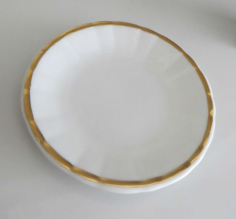 Chávena 4 pés e pires Porcelana Orlada dourado , muito antiga