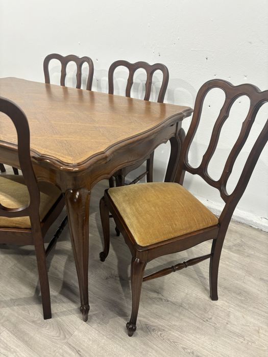 Piękny komplet stołu z krzesłami w stylu ludwikowskim