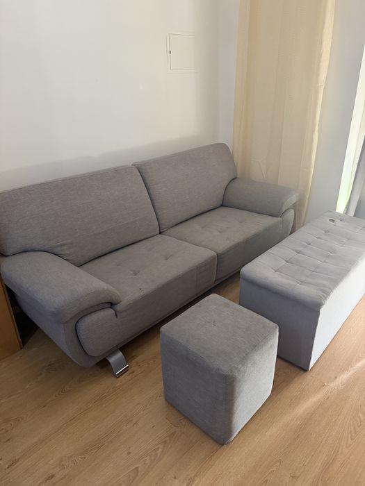 Sofa + puff + arrumos bau
