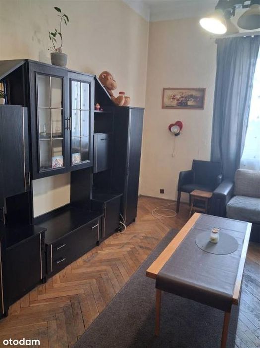 Atrakcyjnie zlokalizowana, duża kawalerka w ścisłym centrum