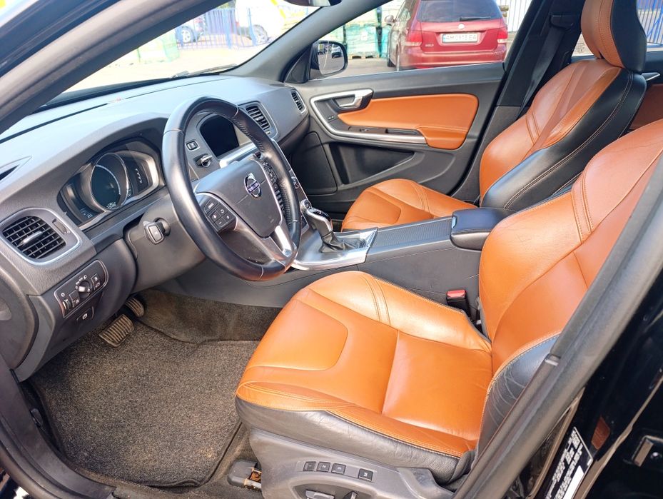 Автомобиль Свеже Пригнанна Volvo S60 T5