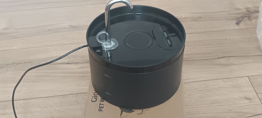 Fontanna poidełko dla kotów i psów giotohun 2L filtry