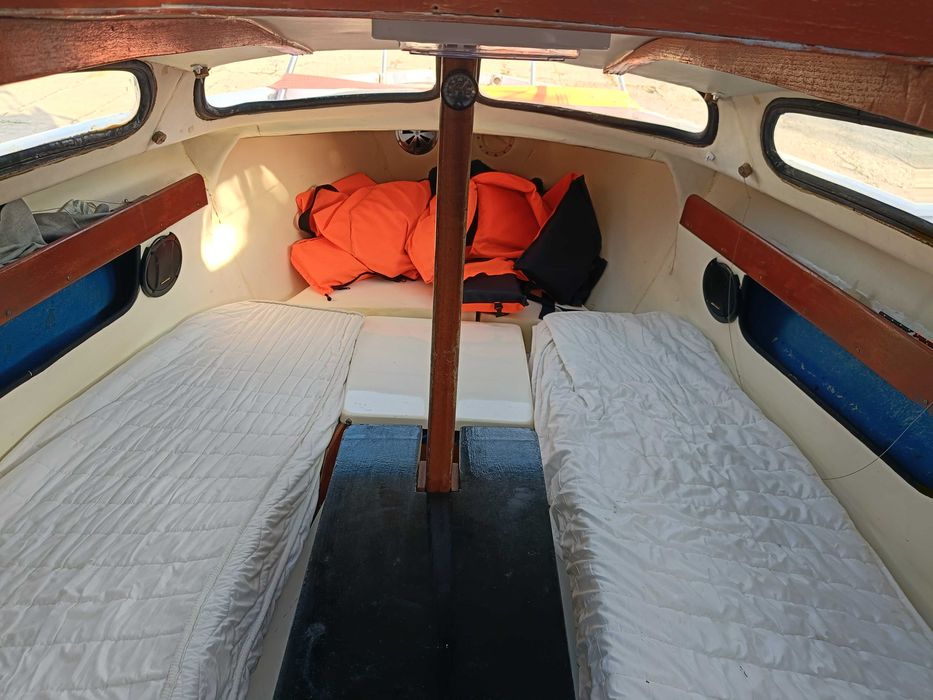 Jacht motorowy Hurly 18 Silnik Evinrude 15/20 KM. Przyczepa ,Echosonda