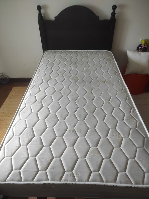 Cama de Solteiro em bom estado