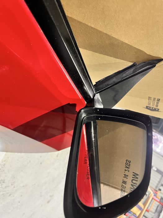 праві двері Tesla Model 3