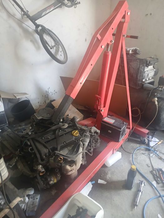 Compressor de 200L bancada da JBM e grua.