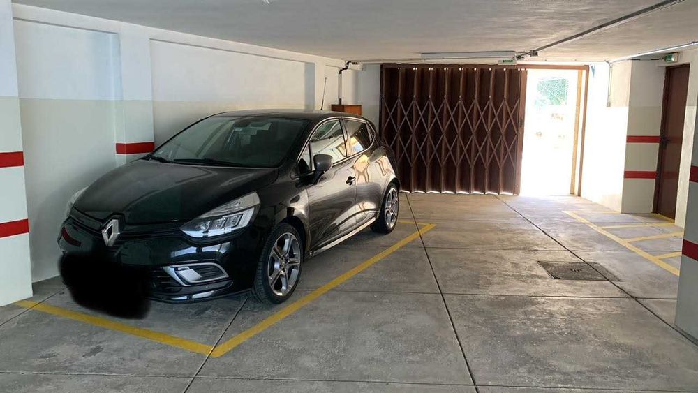 Garagem Lugar Coberto, Rua Costa Almeida