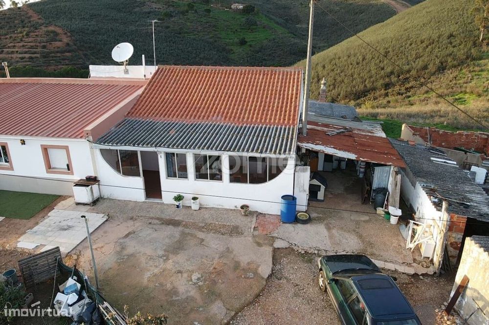 Moradia V3 + Terreno e Garagem em Caniné, Silves