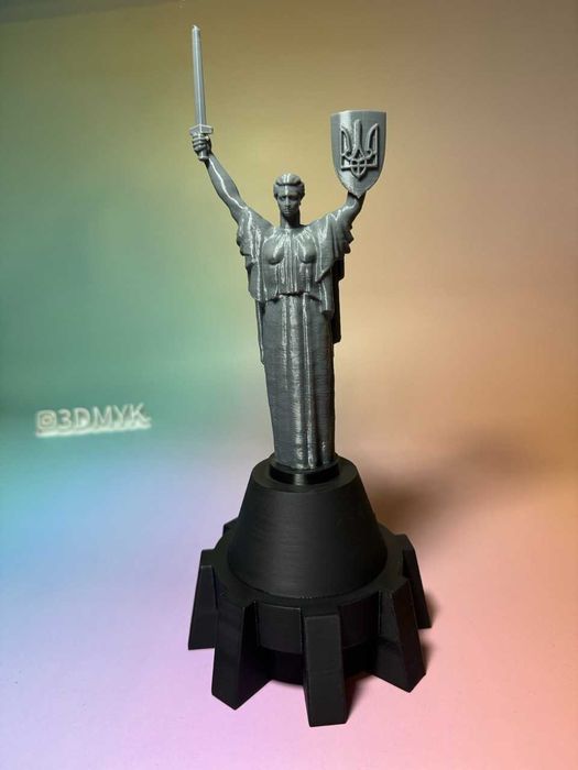 Монумент фігурка Батьківщина мати