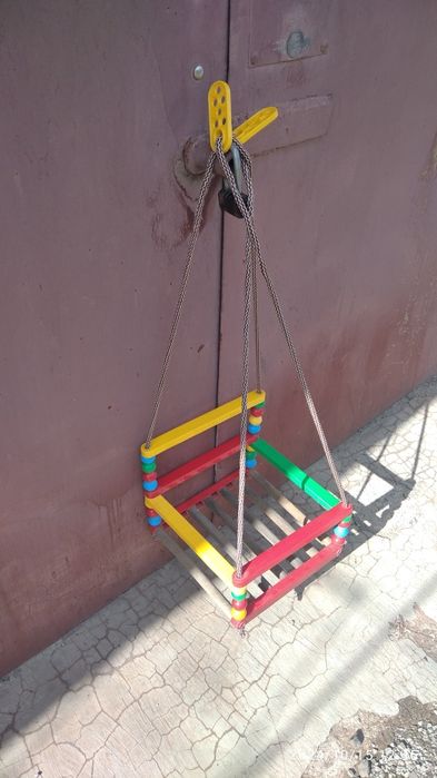 Качель детская      .