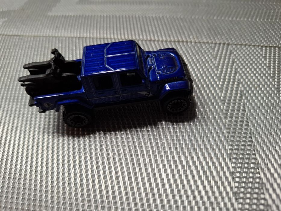 Hot wheels model samochodu skala 1:64