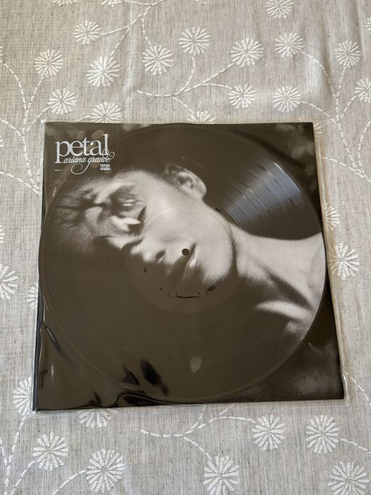 Winyl Ariana Grande Petal picture disc limitowana edycja