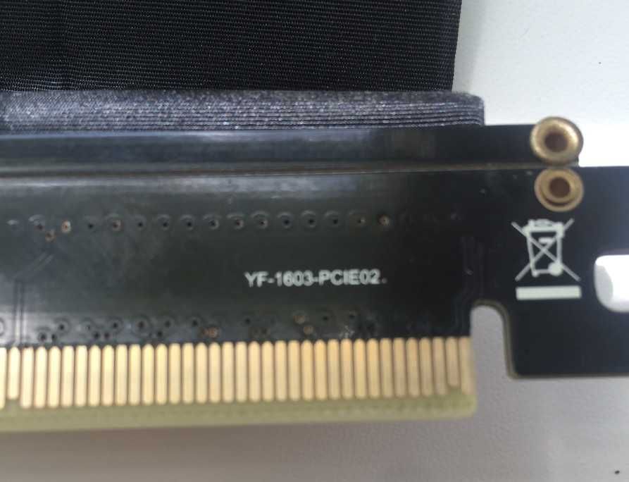 Райзер стрічка Thermaltake PCI-E 3.0 x16 200 мм Black