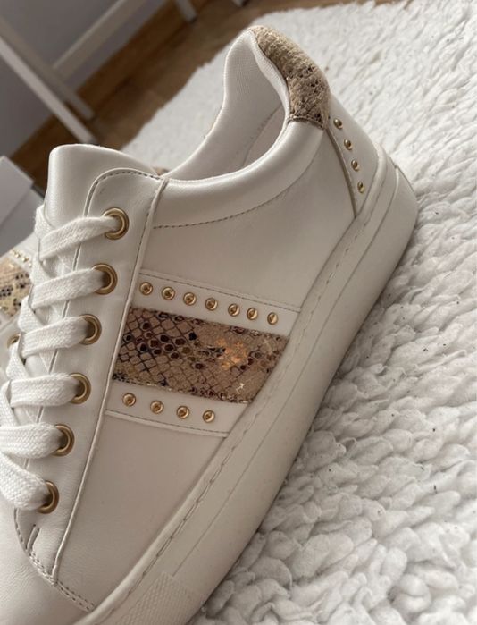 Nowe z metką buty Bata 39