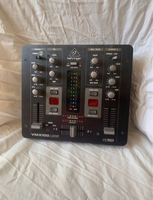 Behringer VMX100USB - DJ Mixer/Audio Interface