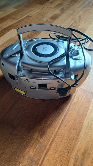 Leitor de cd portátil + rádio