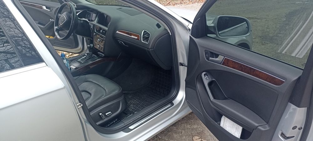 Ауди А4 б 8 квадро  2013год