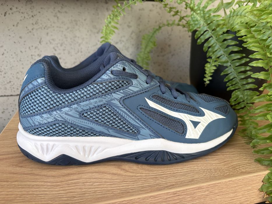 Buty Mizuno Lightning Star z6 jr jak nowe
