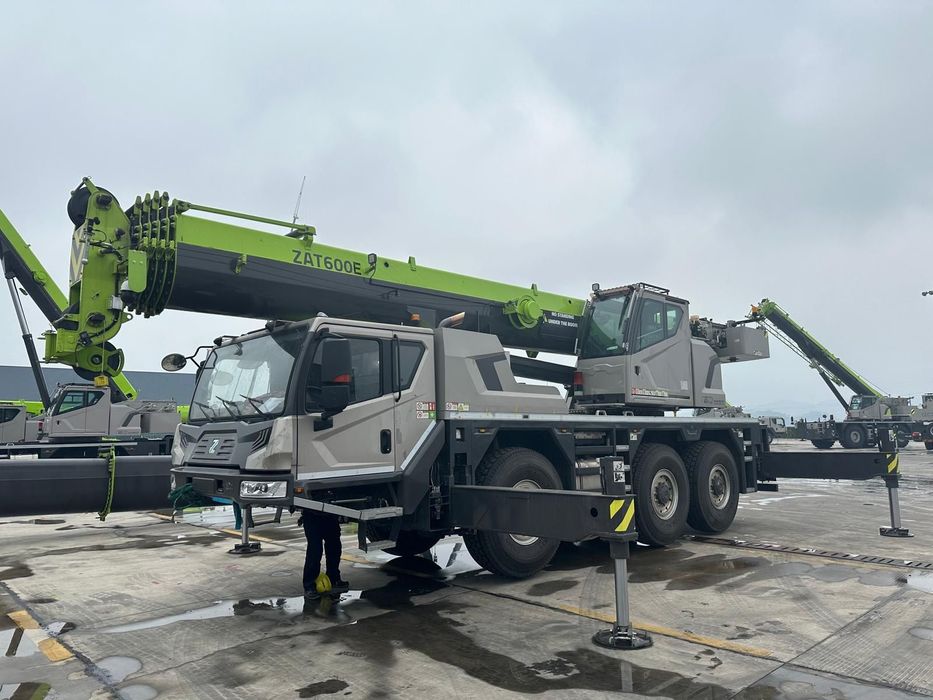 Zoomlion ZAT600V  Żuraw mobilny ZOOMLION 120t ZAT1200V753E