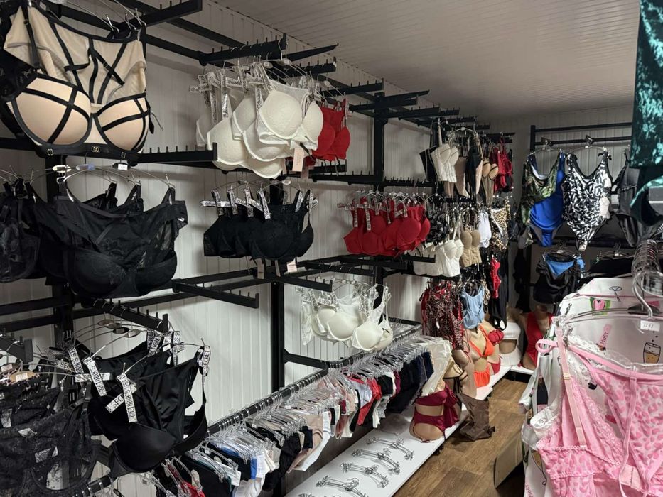 В наявності стелаж для вашого магазину , у використіні було 3 місяці