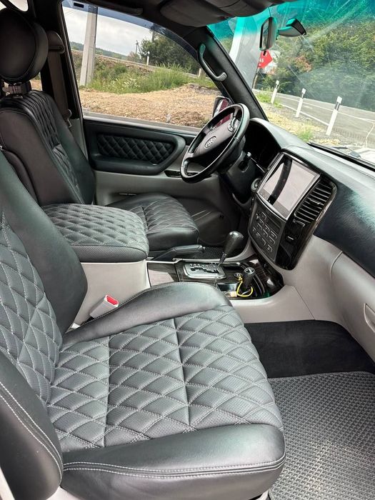 Toyota Land Cruiser 100