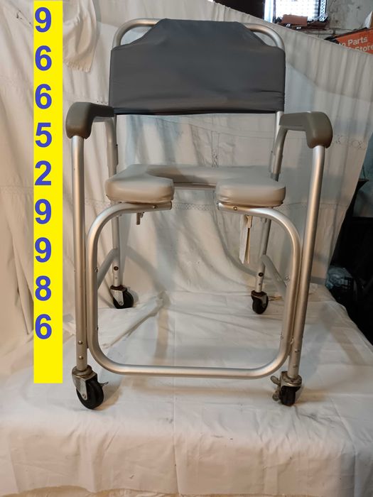Cadeira De Banho E Sanitária Com Rodas  - nova -