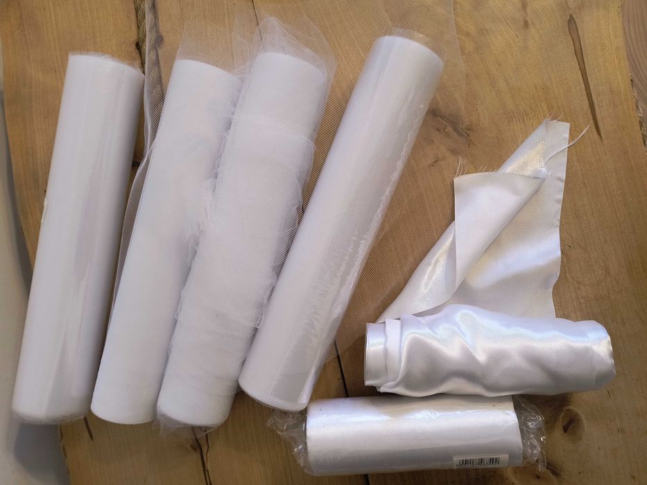 ozdoby ślubne- juta,muślin,organza,etui na sztućce).Duża ilość