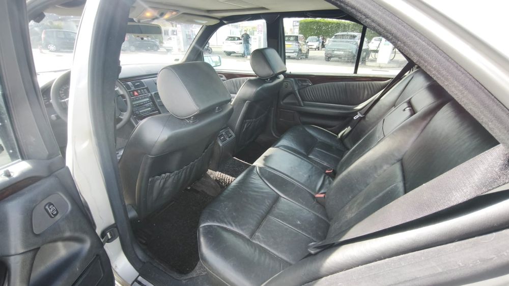 Mercedes Benz E230