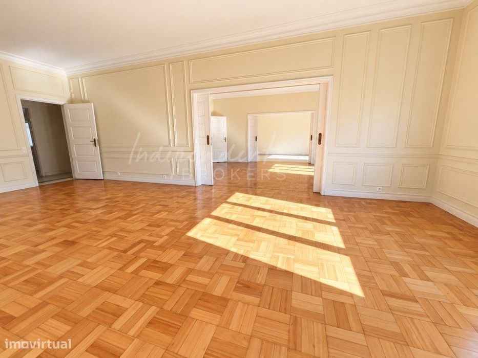 Apartamento T5 Para Arrendamento [Avenida António Augusto Aguiar]