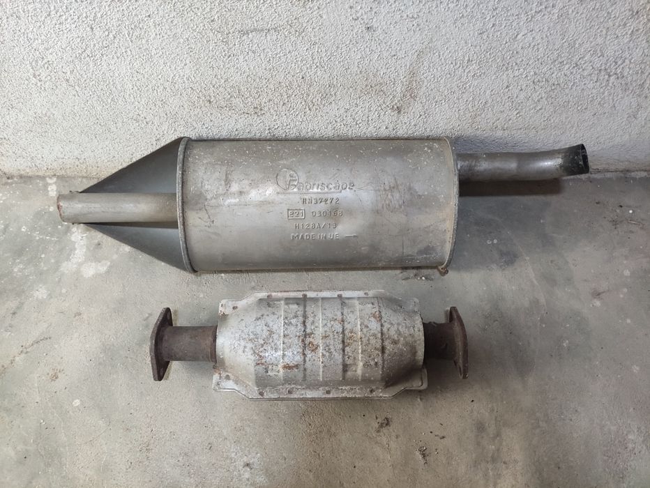 Panela de escape e catalizador