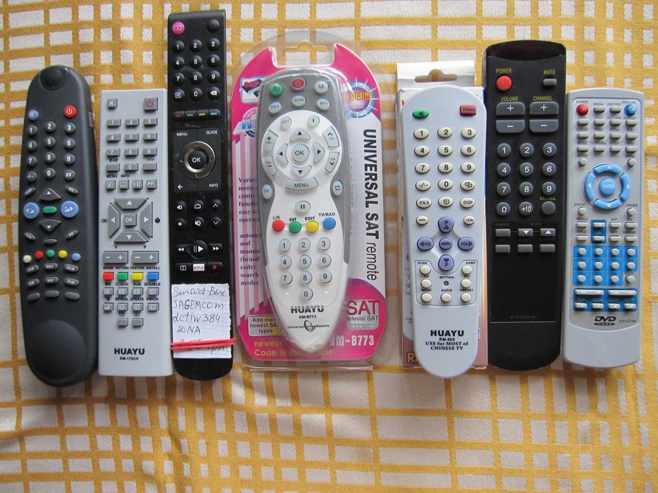 Пульты для TV, SAT тюнеров, DVD плееров и др. одним лотом 26 шт. новые