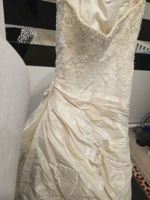 Suknia ślubna kremowa