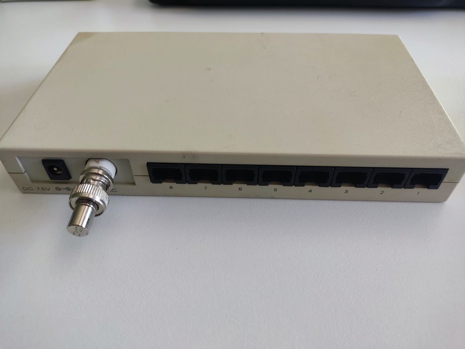 Switch D-Link DE-809TC