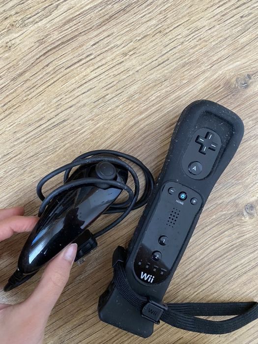 Wii Fit Black + Balance Board + Game + Controllers and Sensor64172206436354122